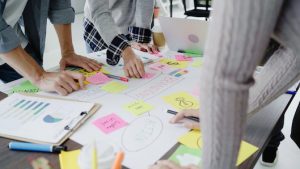 ecosistema emprendedor, startups en Perú, Mibanco, INEI, nuevas empresas Perú, emprendimiento 2025, financiamiento emprendedor, digitalización de negocios, mercado peruano, plan financiero, Roberto Percca