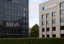 BBVA, Banco Sabadell, OPA, banca española, Carlos Torres Vila, CNMV, fusión bancaria, inversores institucionales, David Martínez, mercados financieros