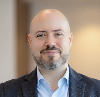 Photo of Héctor Roldán, socio en McKinsey & Company.