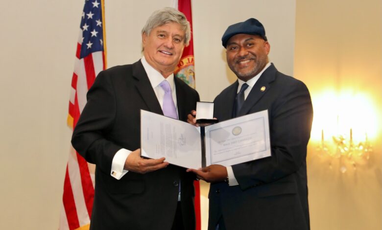 Raúl Diez Canseco, educación, Estados Unidos, comunidad hispana, San Ignacio University, President’s Lifetime Achievement Award, voluntariado, liderazgo educativo, Miami, George W. Bush